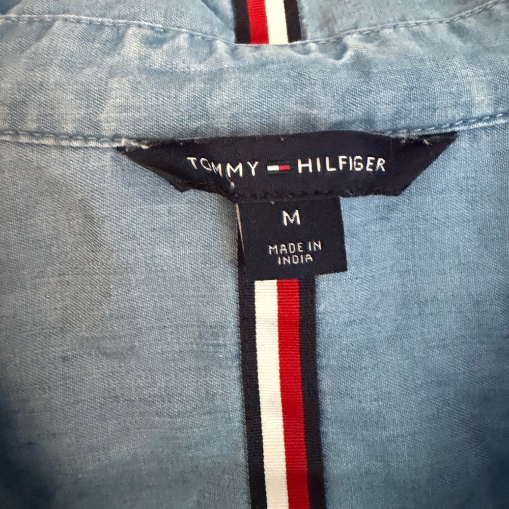 Tommy Hilfiger Womens Chambray Tunic Top Light Wash Blue Roll Tab Sleeve Size M - Picture 2 of 4
